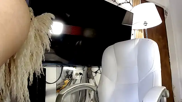 Snapshot of saraplayboy96 chatting on 09.25.25 saraplayboy96 online show from 09.25.25