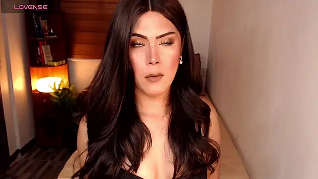 Snapshot of SweetieZeveey_ chatting on 05.19.26 SweetieZeveey online show from 05.19.26