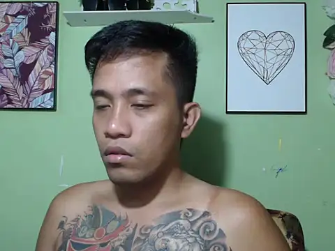 Snapshot of Thyler08 chatting on 11.13.25 Thyler08 online show from 11.13.25