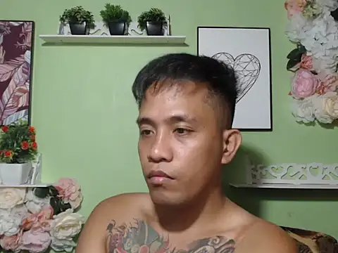 Snapshot of Thyler08 chatting on 11.19.25 Thyler08 online show from 11.19.25