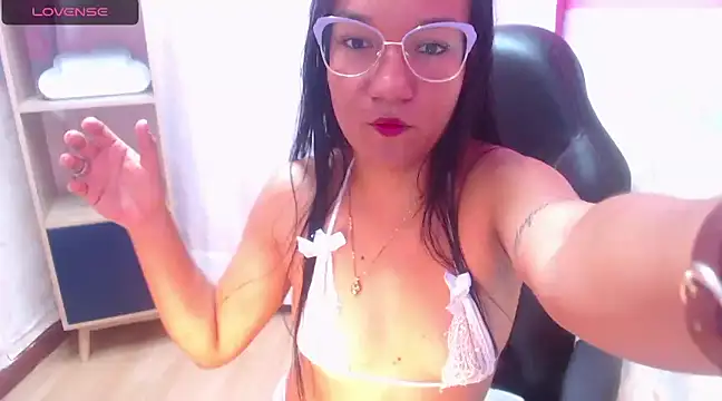 Snapshot of Amy_Ronan chatting on 02.01.25 Amy Ronan online show from 02.01.25