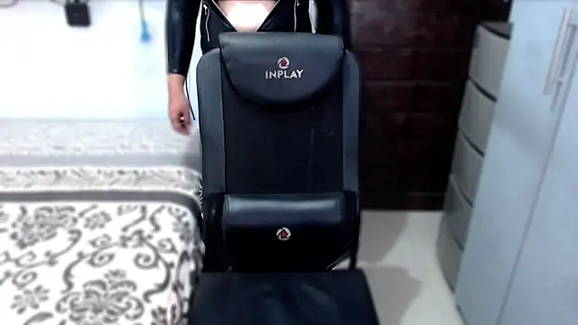 xSUCKTHYWOMANx online show from 09.10.25