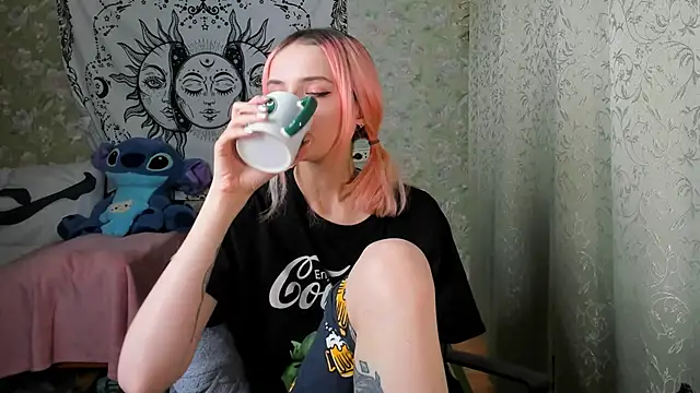 Cutie Adelia online show from 01.25.25