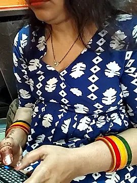 Snapshot of Diya_143 chatting on 04.11.26 Diya 143 online show from 04.11.26