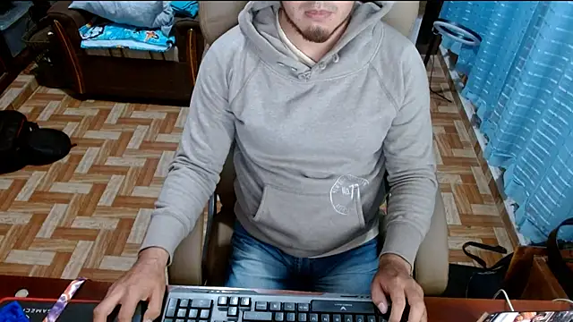 Snapshot of HefestoCam chatting on 12.11.24 HefestoCam online show from 12.11.24