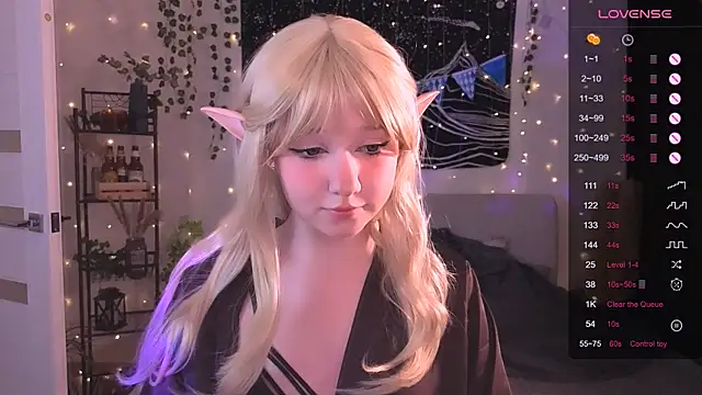 Snapshot of IrmaBell chatting on 10.03.25 IrmaBell online show from 10.03.25