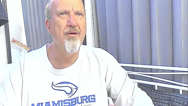 Snapshot of openminddaddy chatting on 12.21.24 openminddaddy online show from 12.21.24