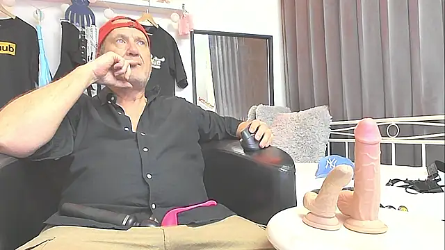 Snapshot of openminddaddy chatting on 01.03.25 openminddaddy online show from 01.03.25