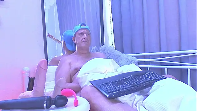 Snapshot of openminddaddy chatting on 01.05.25 openminddaddy online show from 01.05.25