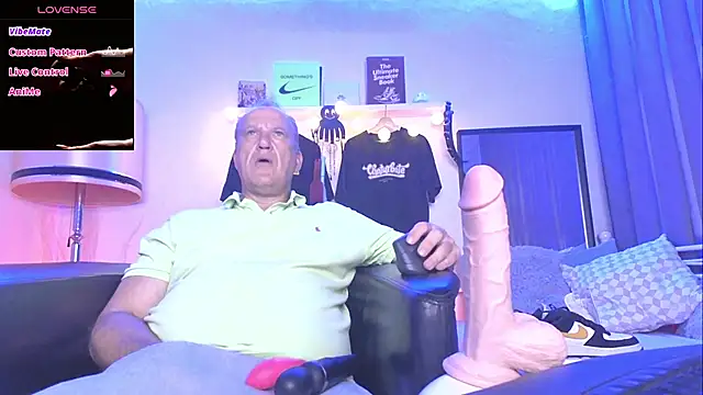 Snapshot of openminddaddy chatting on 03.15.25 openminddaddy online show from 03.15.25