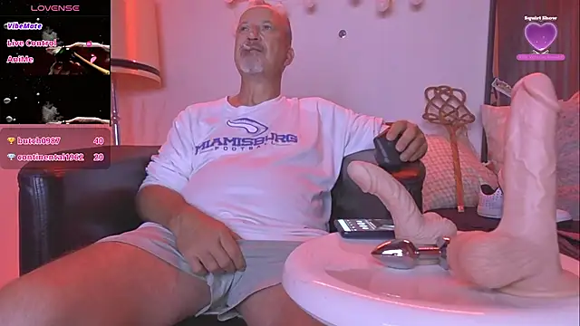 Snapshot of openminddaddy chatting on 10.19.25 openminddaddy online show from 10.19.25