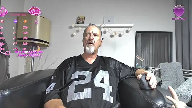 Snapshot of openminddaddy chatting on 11.29.25 openminddaddy online show from 11.29.25