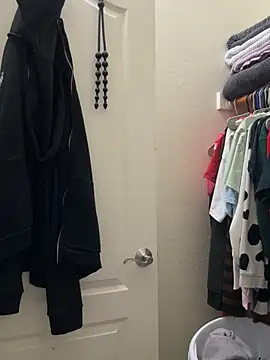 nativepumpkin95 online show from 02.19.25