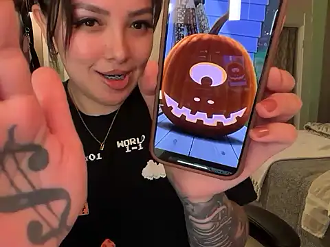 nativepumpkin95 online show from 10.15.25