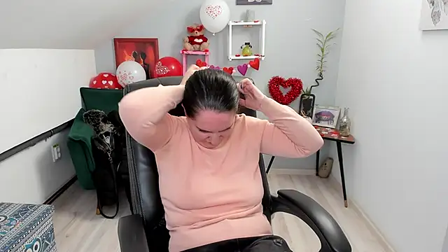 Snapshot of ChloeHottyX chatting on 02.13.25 ChloeHottyX online show from 02.13.25