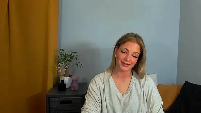 LilyBlondee online show from 02.19.25