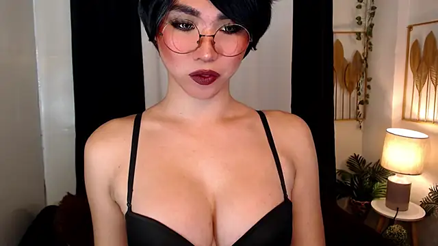 Snapshot of sahara_ts chatting on 12.11.24 sahara ts online show from 12.11.24