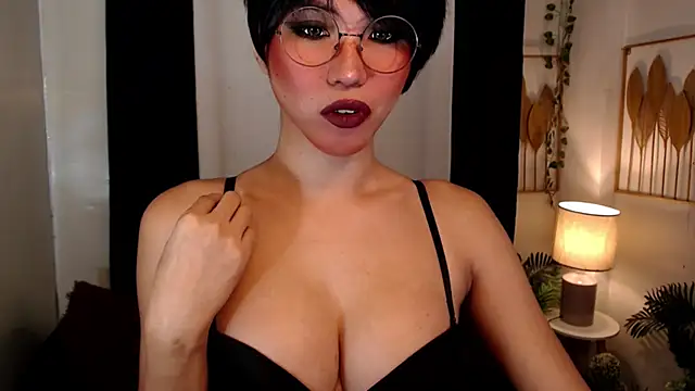 Snapshot of sahara_ts chatting on 12.11.24 sahara ts online show from 12.11.24