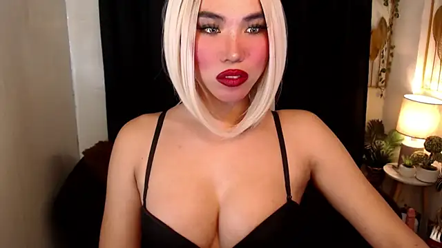 Snapshot of sahara_ts chatting on 02.05.25 sahara ts online show from 02.05.25