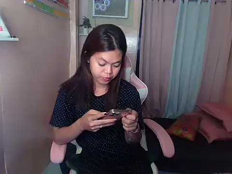 Snapshot of young_salsalita chatting on 05.17.26 young salsalita online show from 05.17.26