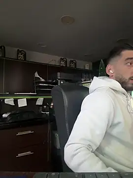 Snapshot of dk2995 chatting on 12.24.24 dk2995 online show from 12.24.24