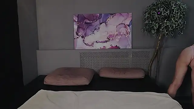 Snapshot of EveLibston chatting on 12.17.24 EveLibston online show from 12.17.24