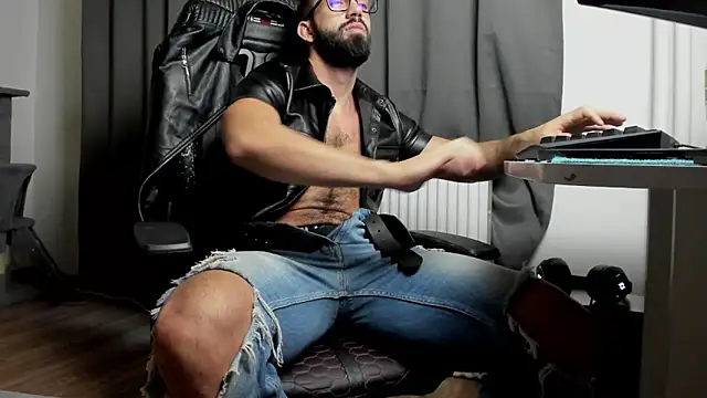 liamaesthetic online show from 12.23.24