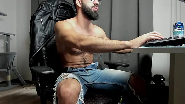 liamaesthetic online show from 02.04.25