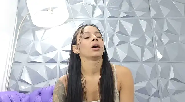 Snapshot of karlyn_angels chatting on 02.25.25 karlyn angels online show from 02.25.25