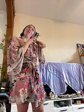 Daisy Michto Officiel online show from 12.17.24