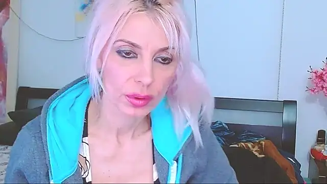 HoneyLara online show from 02.24.25