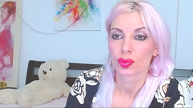 HoneyLara online show from 10.10.25