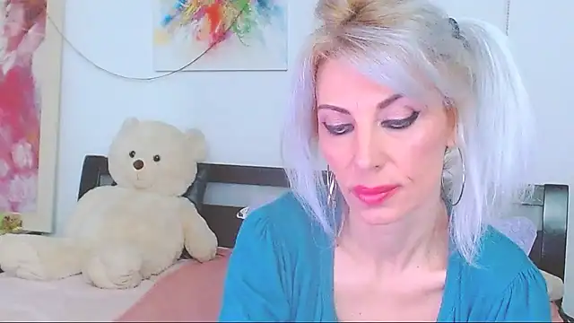 HoneyLara online show from 03.23.26