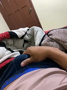 Snapshot of stuard-19 chatting on 11.28.25 stuard-19 online show from 11.28.25