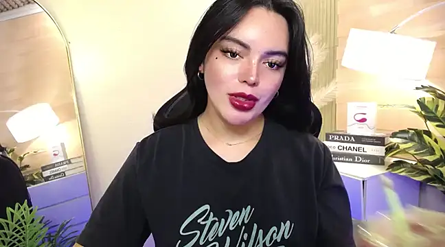 HotstuffCherrySummer online show from 01.13.25