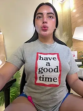 HotstuffCherrySummer online show from 02.04.25