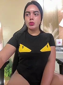 HotstuffCherrySummer online show from 03.01.25