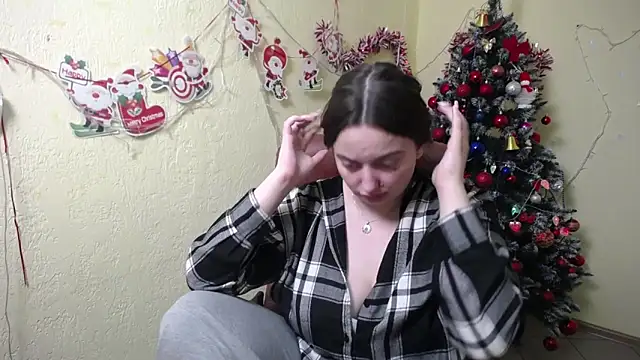 Snapshot of MilanaPrice chatting on 12.20.24 MilanaPrice online show from 12.20.24