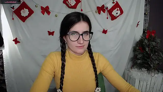 Snapshot of MaryEm976 chatting on 12.24.24 MaryEm976 online show from 12.24.24