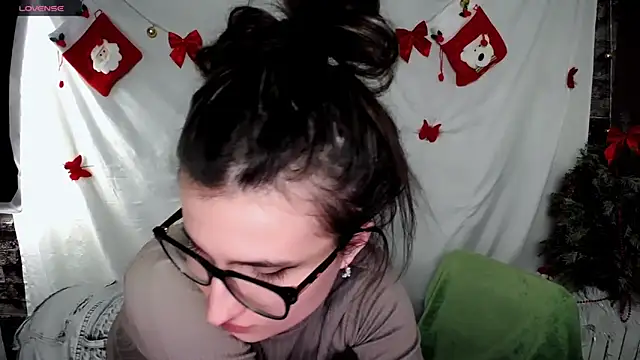 Snapshot of MaryEm976 chatting on 01.05.25 MaryEm976 online show from 01.05.25