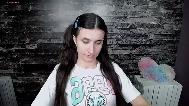 Snapshot of MaryEm976 chatting on 03.18.25 MaryEm976 online show from 03.18.25