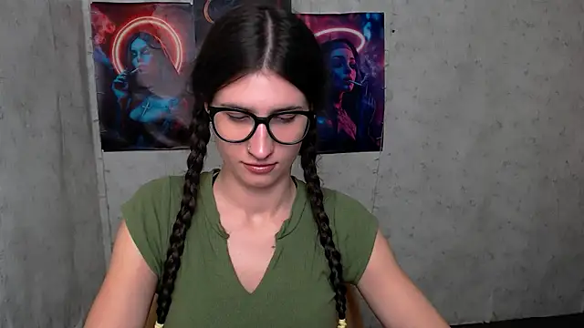 Snapshot of MaryEm976 chatting on 10.18.25 MaryEm976 online show from 10.18.25