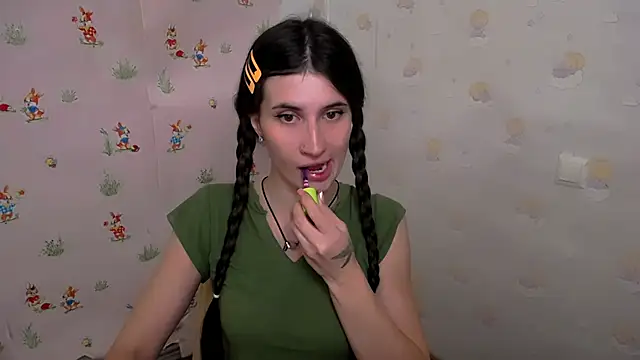 Snapshot of MaryEm976 chatting on 11.29.25 MaryEm976 online show from 11.29.25