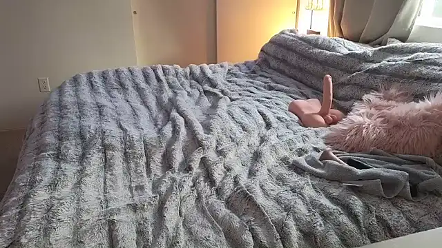 Snapshot of JESS_LOVES chatting on 12.18.24 JESS LOVES online show from 12.18.24