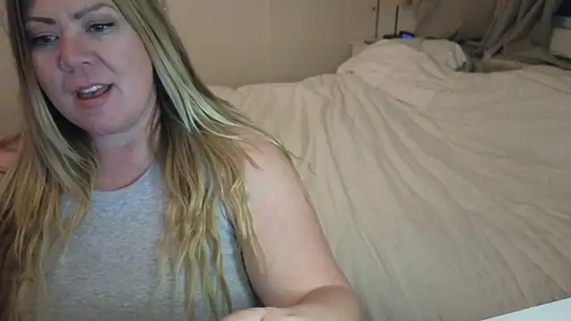 Snapshot of JESS_LOVES chatting on 01.14.25 JESS LOVES online show from 01.14.25