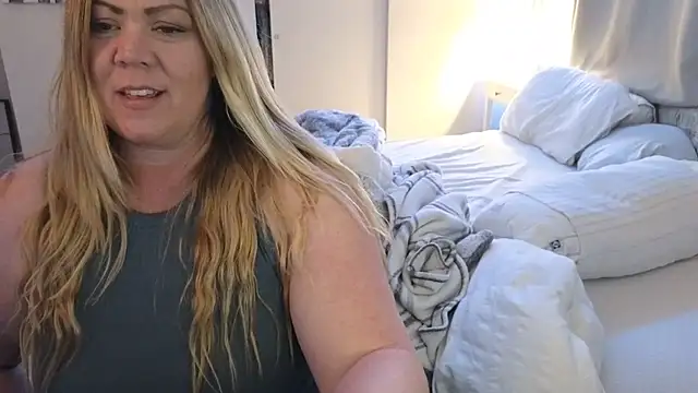 Snapshot of JESS_LOVES chatting on 01.24.25 JESS LOVES online show from 01.24.25