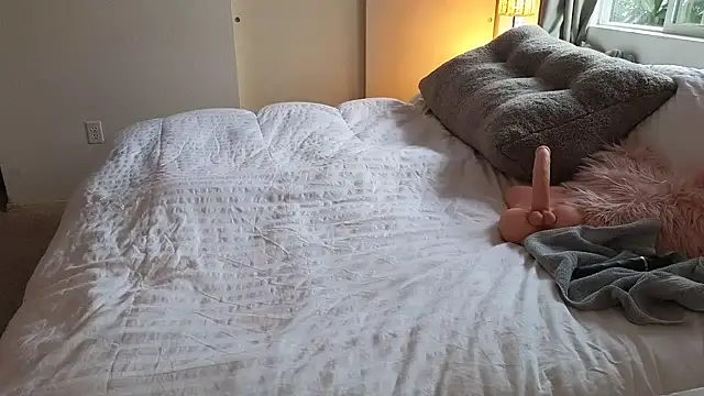 Snapshot of JESS_LOVES chatting on 02.08.25 JESS LOVES online show from 02.08.25