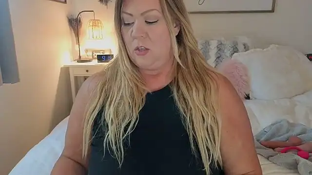 Snapshot of JESS_LOVES chatting on 09.19.25 JESS LOVES online show from 09.19.25