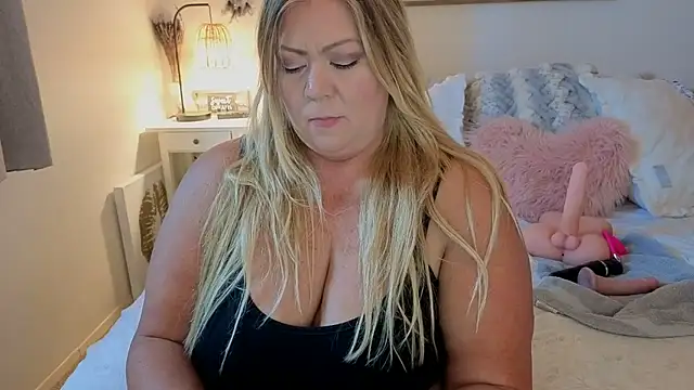 Snapshot of JESS_LOVES chatting on 10.02.25 JESS LOVES online show from 10.02.25