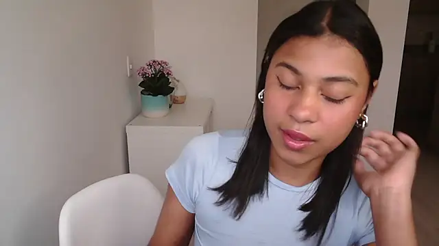 dark enchantress  online show from 12.08.24